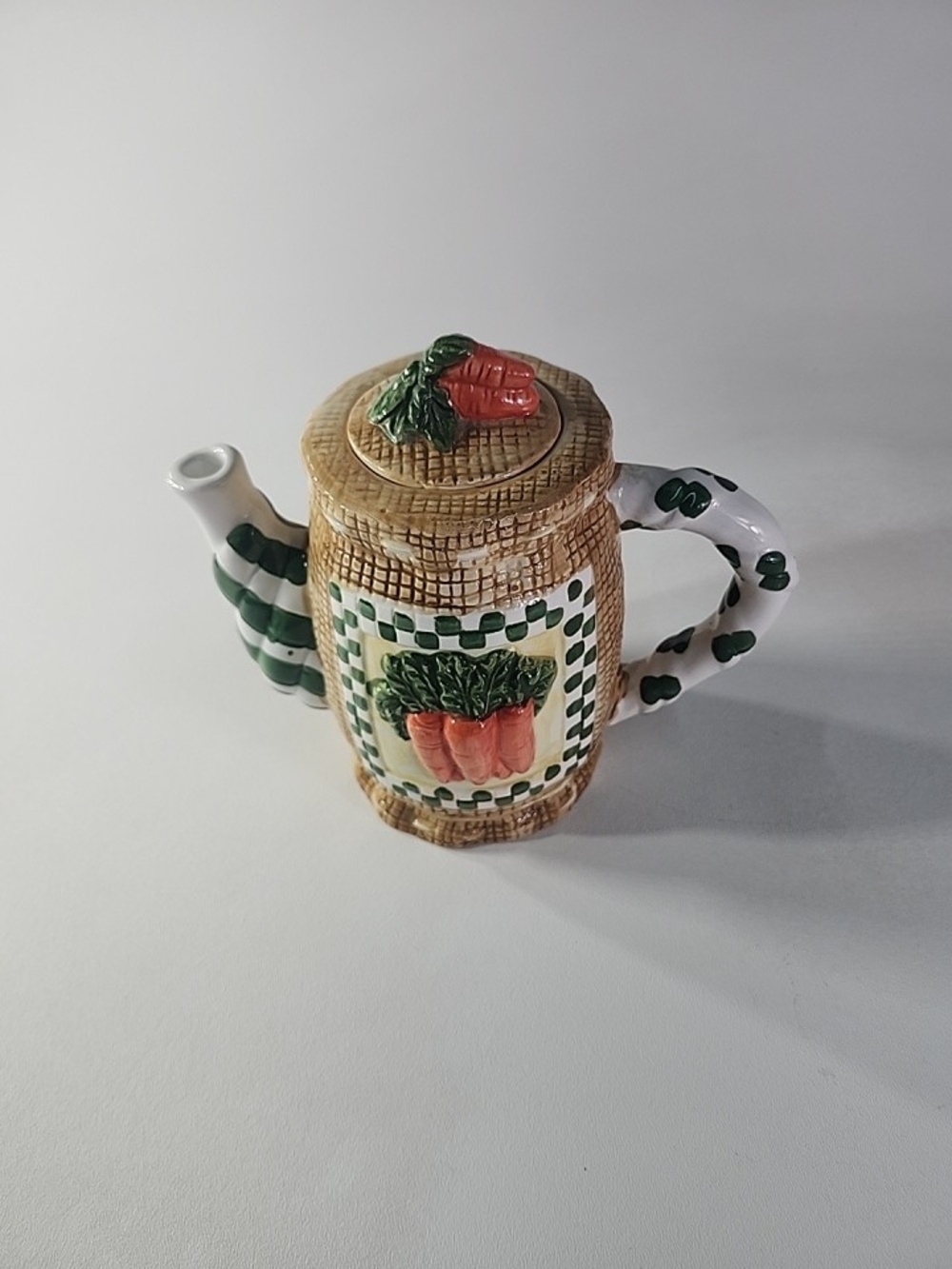 Vtg Ceramic Carrots Tea Pot
